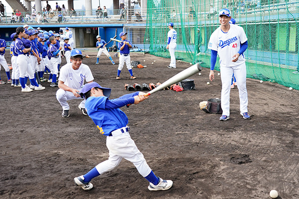 読谷村で小学生向けに野球教室