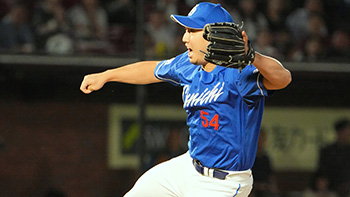 6回裏1死二、三塁の場面から登板、後続を打ち取った藤嶋投手