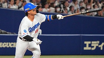 5番サードでスタメン出場し1回裏1死満塁、中犠飛を放つ佐藤選手