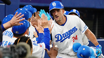 4回裏無死一、二塁、逆転の4号3ランを放ったボスラー選手