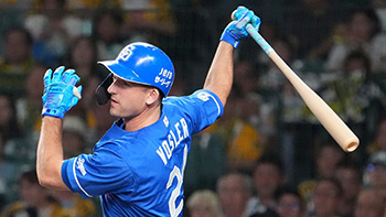 延長11回表、左中間へ勝ち越しのタイムリー2ベースを放つボスラー選手