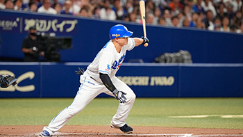 6回裏1死満塁、勝ち越しタイムリーを放つ細川選手