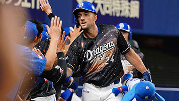 4回裏2死一塁、9号2ランホームランを放ったボスラー選手