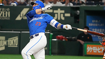 勝ち越しの3号ソロホームランを放ったチェイビス選手