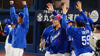 勝ち越しに沸くドラゴンズナイン