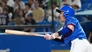 2回、右中間へタイムリー2ベースヒットを放つ田中選手