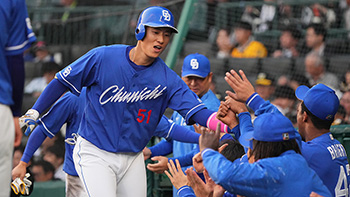 今季1号の2ランホームランを放った上林選手