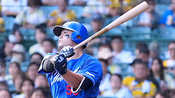 6回、3ランホームランを放った細川選手