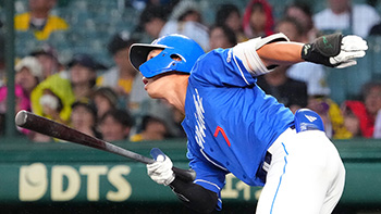 9回、勝ち越しタイムリーを放った福永選手