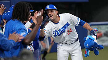 2回、来日1号ホームランを放ったボスラー選手