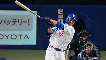 1回裏2死一、二塁、左翼線へタイムリー二塁打を放つボスラー選手