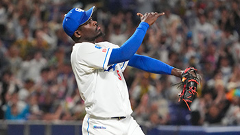 来日初セーブのマルテ投手