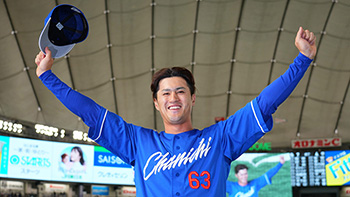 7回、センターへ2ランホームランを放った板山選手