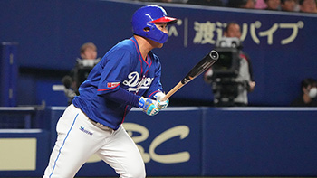 7回裏1死、右前打を放ちマルチ安打の高橋周選手