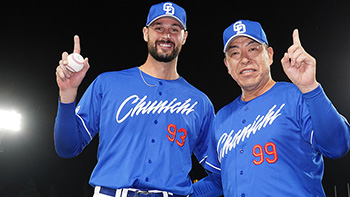 来日初勝利を挙げ笑顔のマラー投手