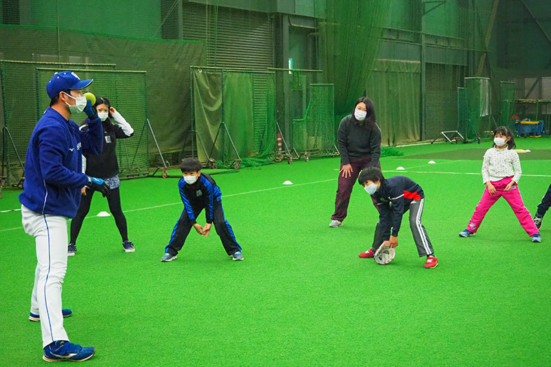 名古屋市ひとり親家庭の文化・スポーツ交流事業「ドラゴンズベースボールアカデミーコーチによる親子野球教室」