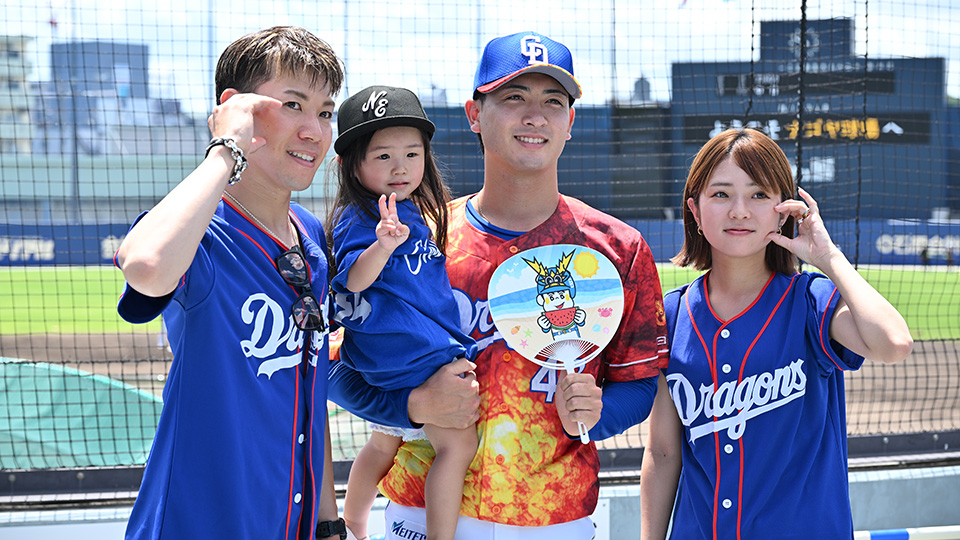 選手と写真撮影会の様子