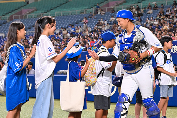 試合前スタメン花道イメージ