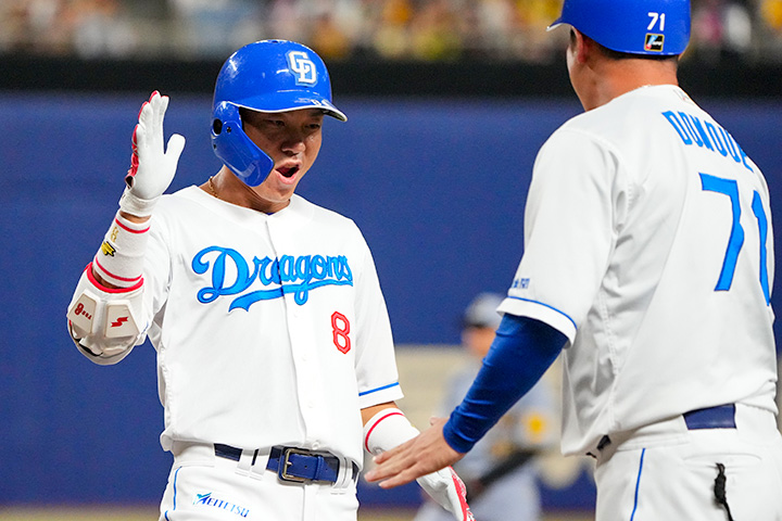 大島洋平選手 球団歴代3位通算2063安打